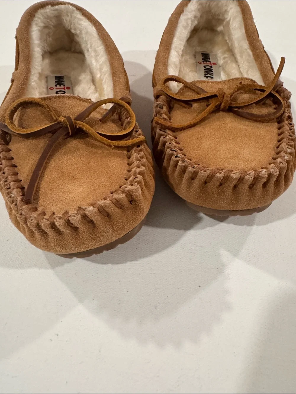 Minnetonka Cally Suede Moccasin Slippers Faux Fur Lined Tan Cinnamon